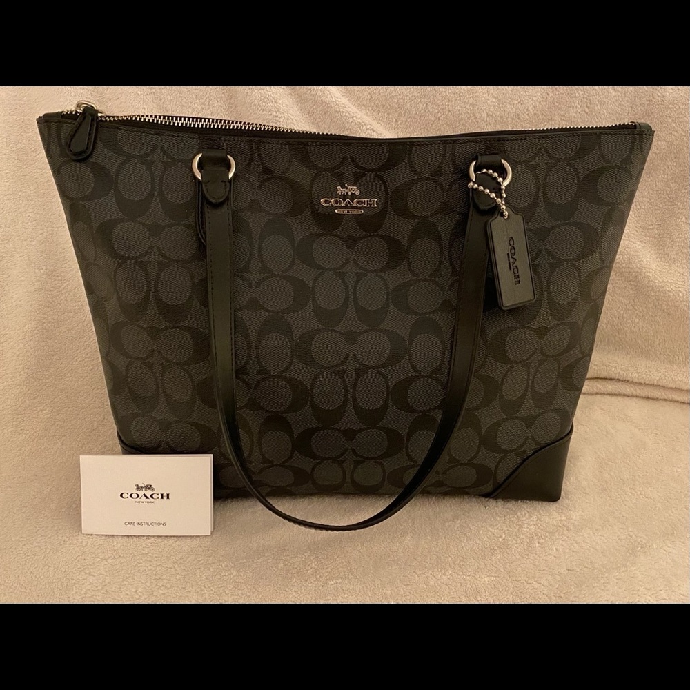 NWOT Coach Signature Zip Tote